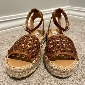 Steve Madden ankle wrap 1” platform sandals, size 6